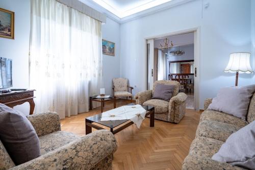 Retro 2 Bdrm House Near Metro in Heraklion by ΜΡS — 4-Star Luxury Hotel in Athens, Greece