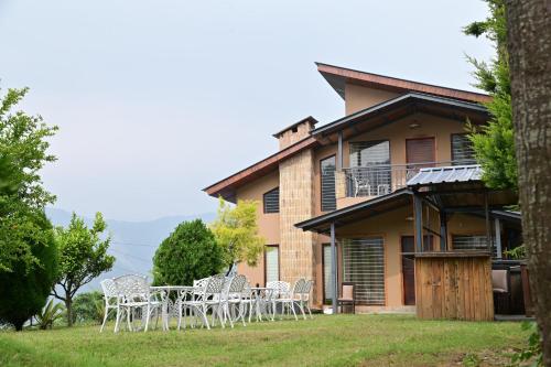Whispering Oaks - last minute hotel in Naini Tal