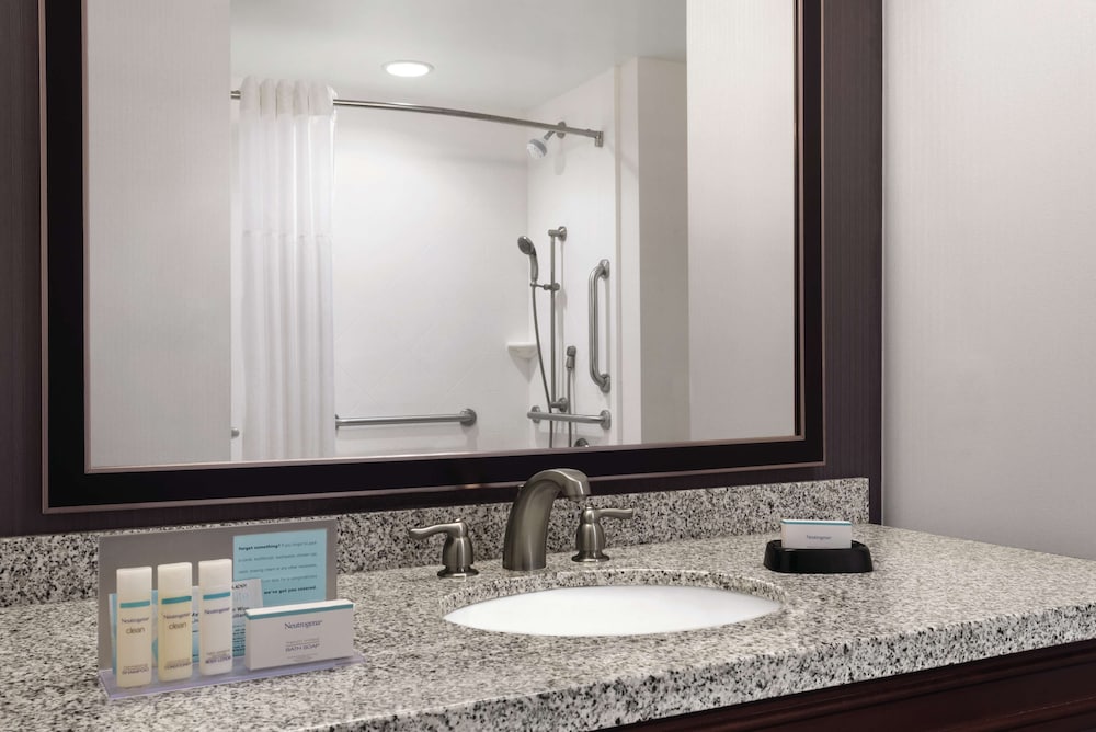 Hampton Inn & Suites Mishawaka South Bend at Heritage Square - photo 40