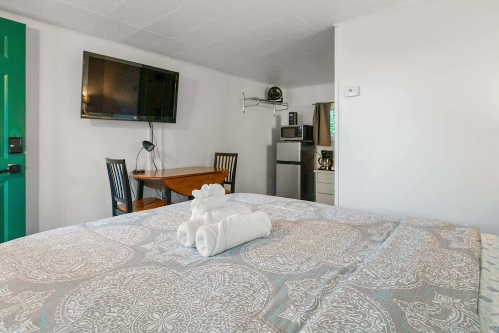 South Arm Retreats Standard Room 5 - featured photo