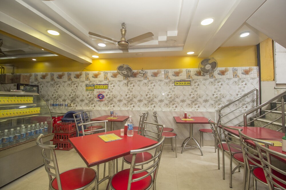 SPOT ON 38642 Hotel Sarojini Palace — hotel in Alipur Duar