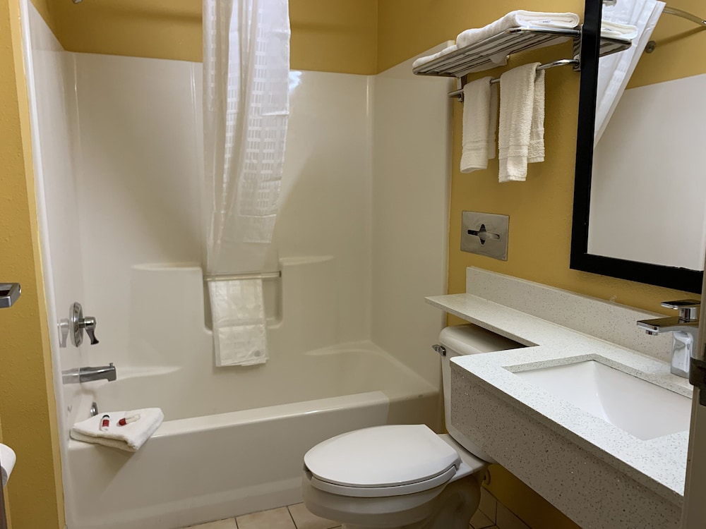 HomeTown Inn & Suites - photo 21