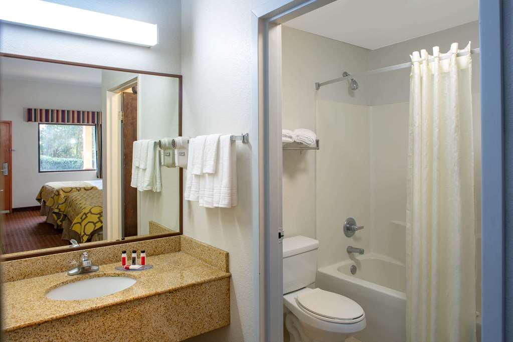 Baymont by Wyndham Midway Tallahassee - photo 16