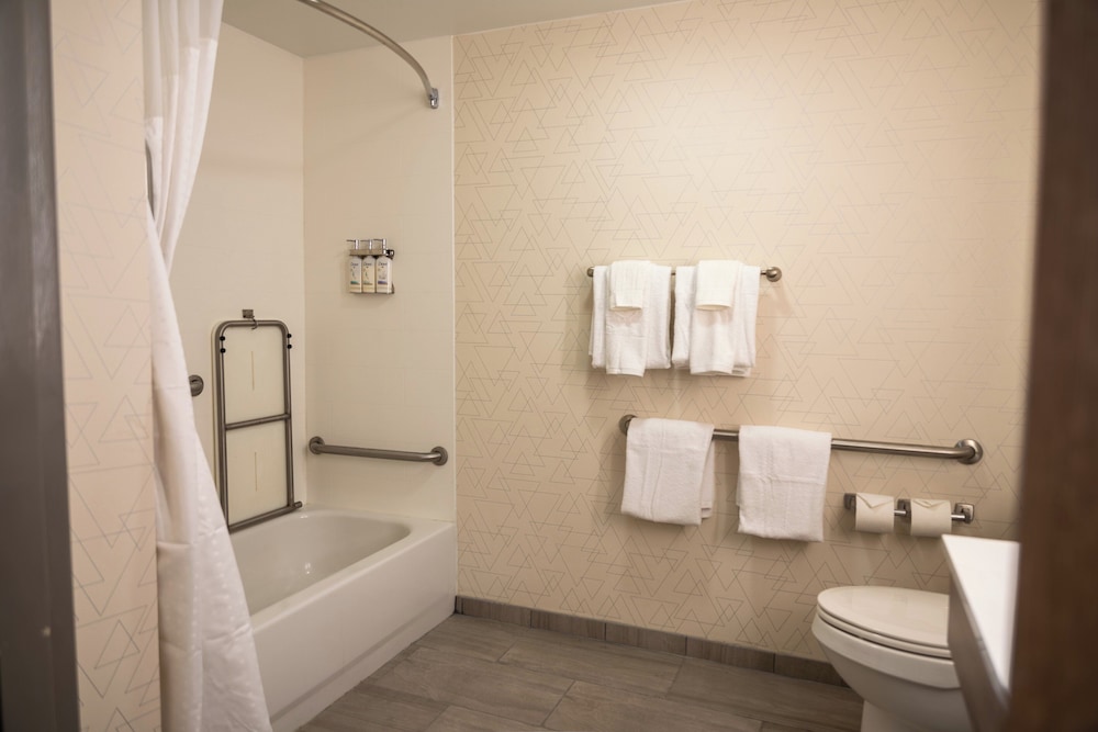 Holiday Inn Express & Suites Vicksburg by IHG - photo 8