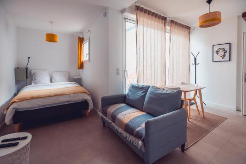 Grand Studio Avec Jardin Parking Gratuit in Chateauroux, France