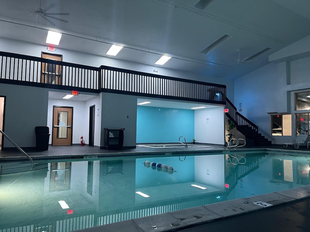 Alliance Hotel & Suites a Howard Johnson by Wyndham - photo 23