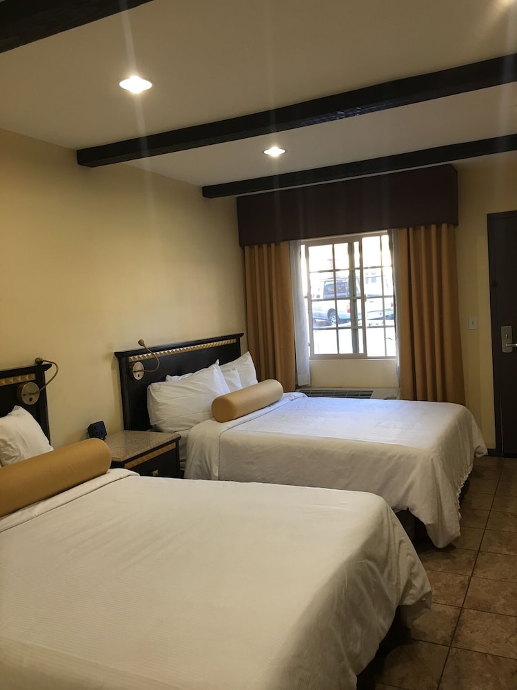 Tuscan Garden Inn - photo 22