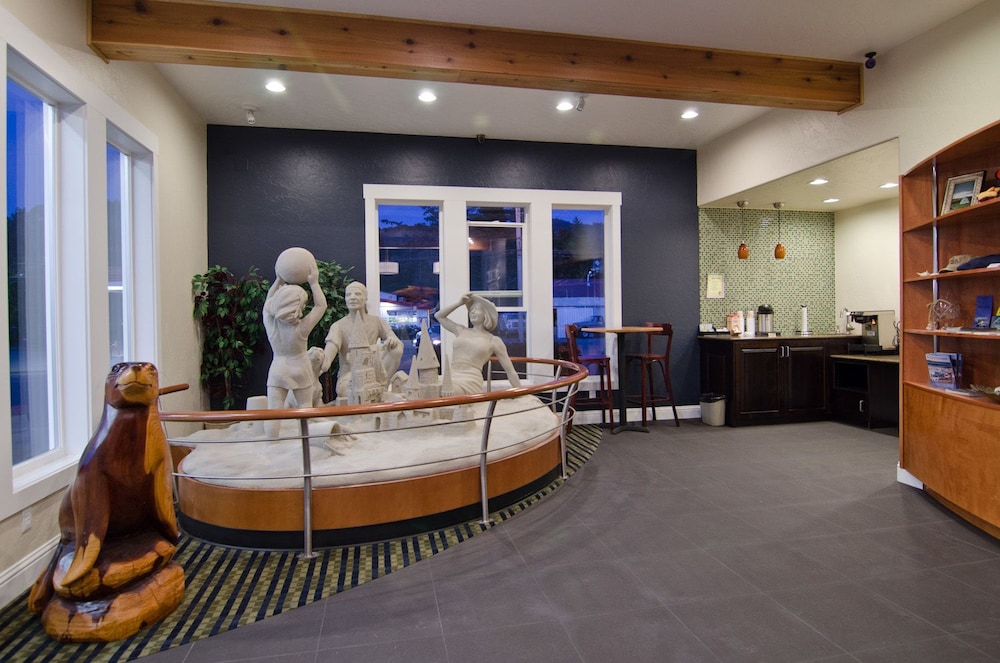 Pacific Reef Hotel & Light Show - photo 2