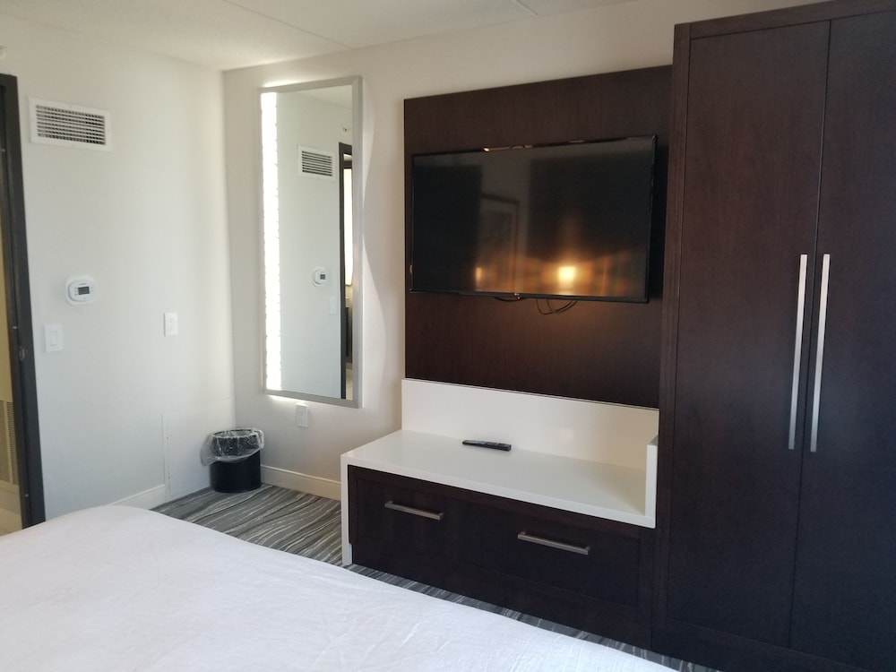 Embassy Suites Syracuse - photo 15