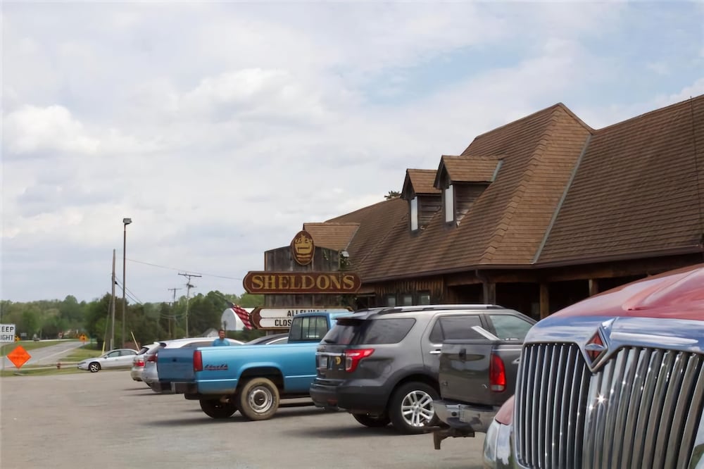 Sheldon's Motel and Restaurant - photo 25