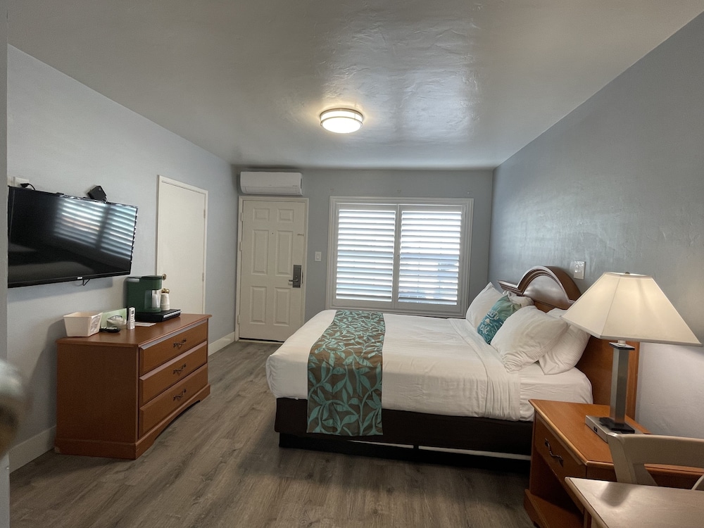 The Palomar Inn - photo 10