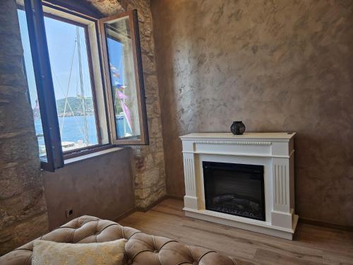 Luxury Seafront Suite Fabri — Vis — photo 4