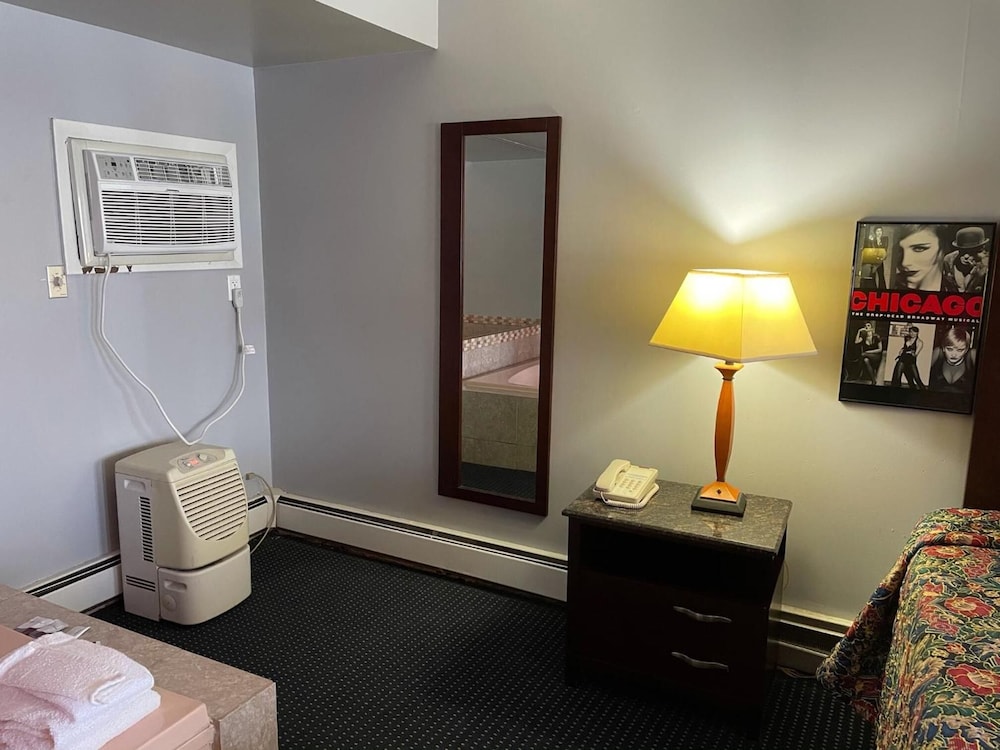 American Inn & Suites - photo 20