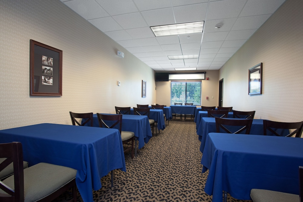 Holiday Inn Express & Suites Silt Rifle by IHG - photo 62