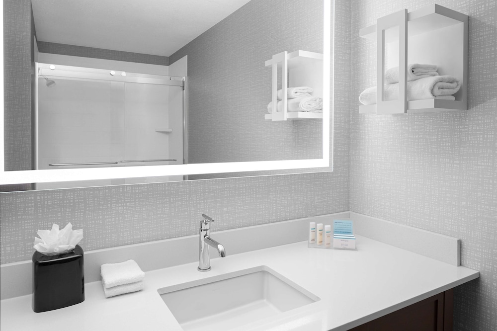 Hampton Inn Phoenix Biltmore - photo 27