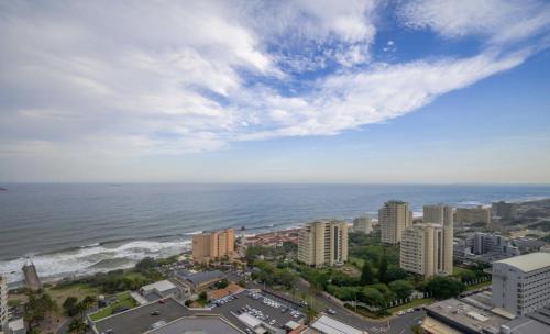 Beachfront Suite Ocean View Balcony 300Mb Fibre — 4-Star Luxury Hotel in Durban, South Africa