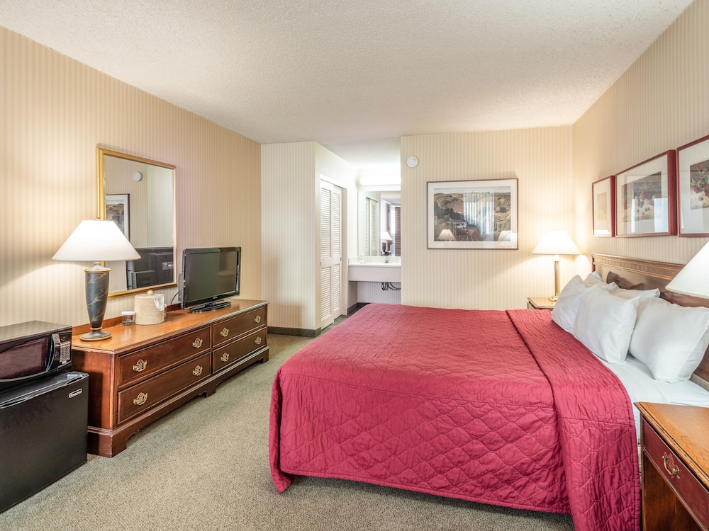University Place Hotel & Conference Center - photo 10