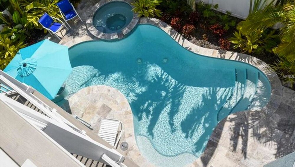 Caribbean Dream — 4-Star Luxury Hotel in Holmes Beach, United States