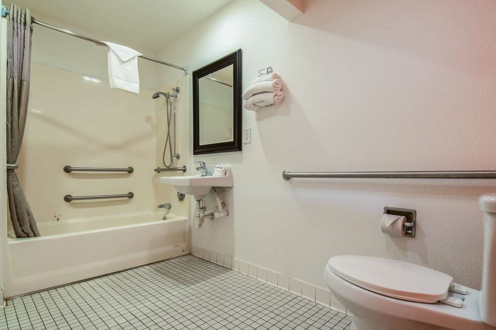Motel 6 Bakersfield CA Airport - photo 21