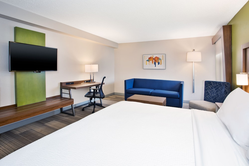 Holiday Inn Express Nashville Airport - photo 9