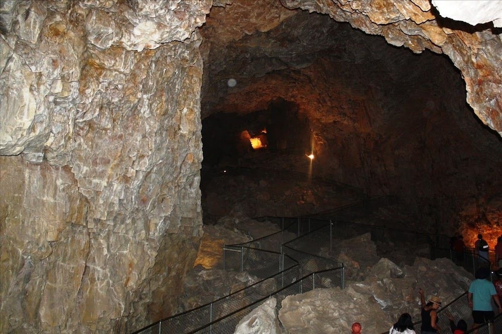 Grand Canyon Caverns Inn - photo 37