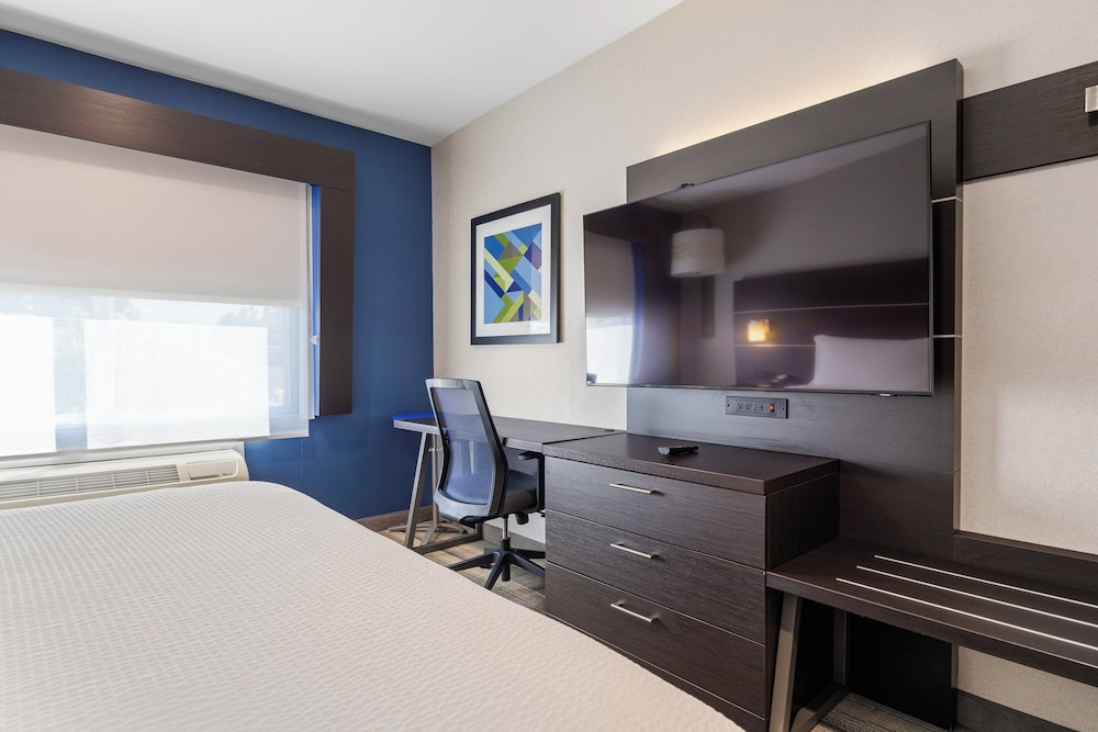 Holiday Inn Express Sunnyvale Silicon Valley by IHG - photo 32