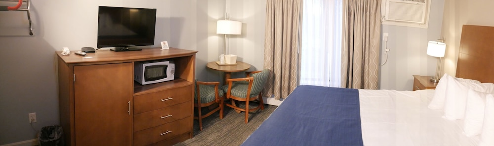 Hampton Village Inn - photo 11