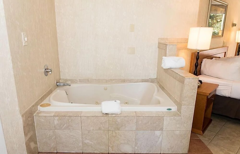 Cedar Park Inn - photo 21