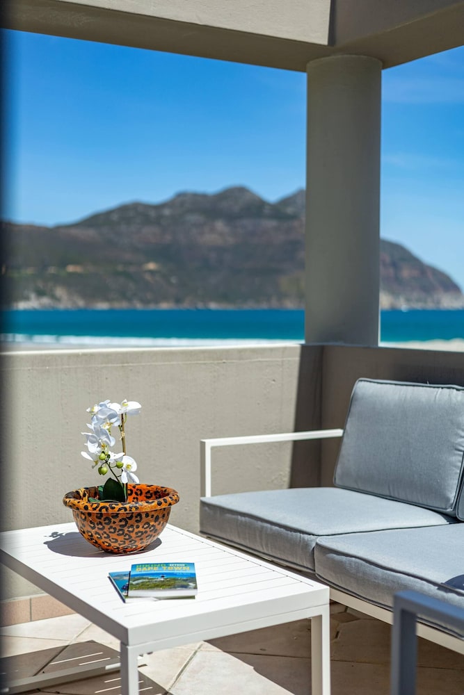 Beachfront Villa Beach Club Houtbay