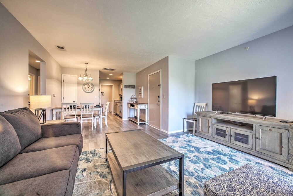 Cozy Condo with Pool Access in the Heart of Branson — 4-Star Luxury Hotel in Branson, United States