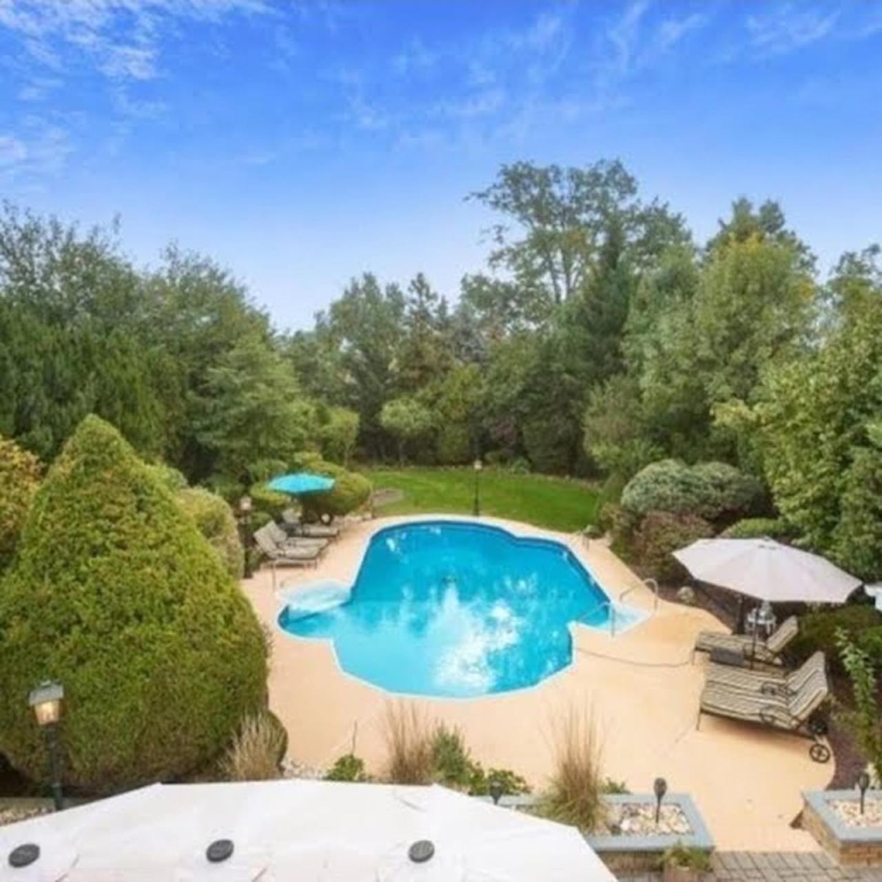 Fire And Fun Luxe Stay W Pool Hot Tub And Game Room — Linden