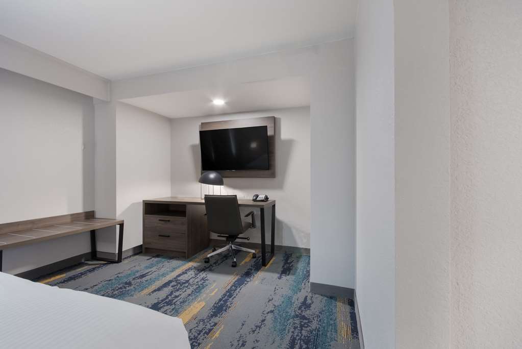 Clarion Pointe OKC Airport - photo 36