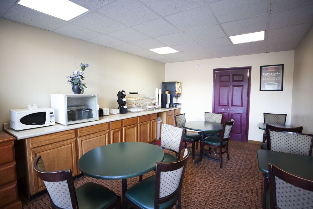 Econo Lodge Wytheville Area - photo 15