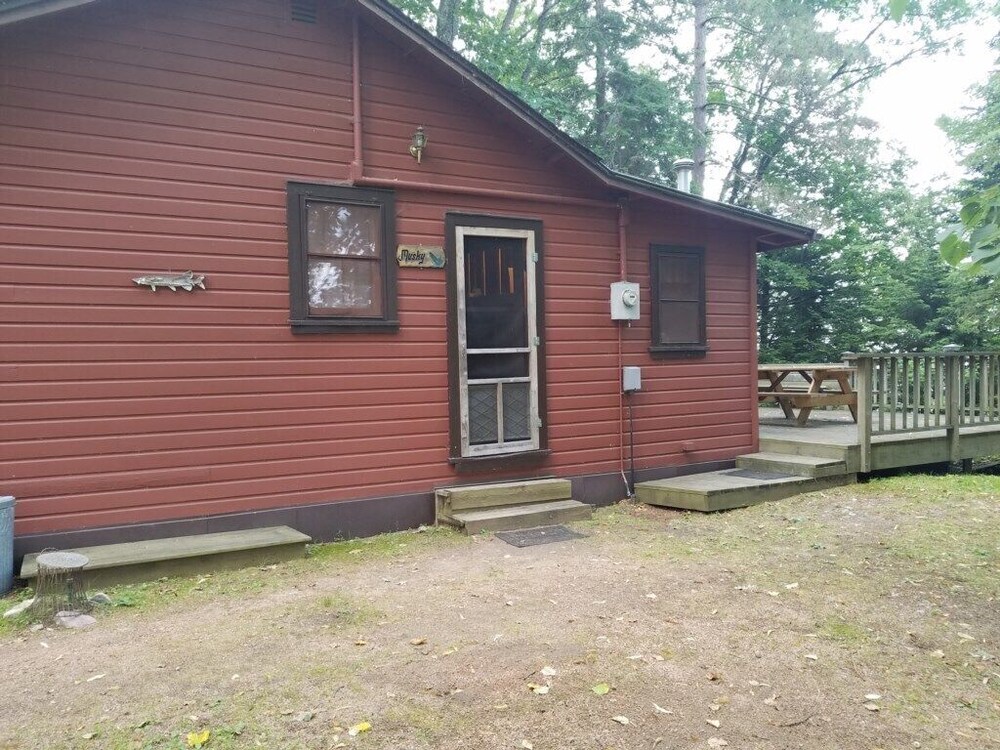 Old Stoneys Resort Bass Cabin — hotel in Woodruff