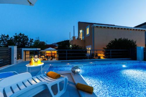 Villa Amber relaxation in nature with a Pool — 4-Star Luxury Hotel in Srebreno, Croatia