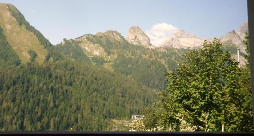 Les Ecureuils - carbon neutral hotel in Leytron
