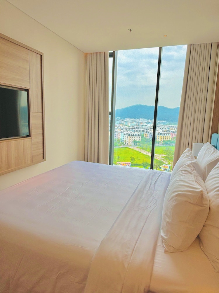 The Sea Halong Bay Managed By Class M in Ha Long, Vietnam