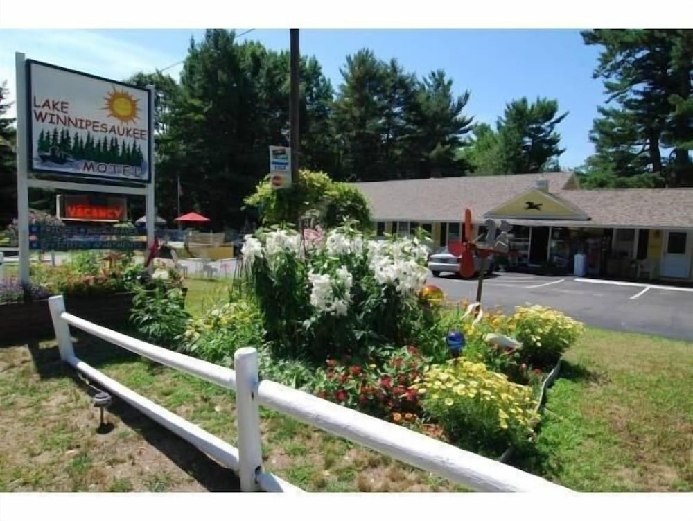 Lake Winnipesaukee Motel - photo 64