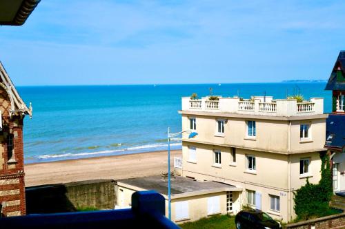 Appartement Vue Mer 30 M de la Plage 5 Minutes a Pied du Centre Ville Et du Casino in Villers-Sur-Mer, France