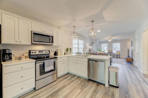 Pondside at Sweetoak in Columbia, United States