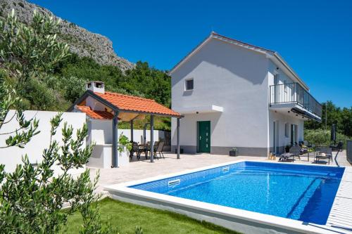 Seaview Villa Roko — 4-Star Luxury Hotel in Dugi Rat, Croatia