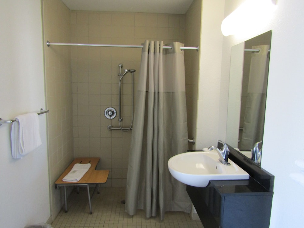 Econo Lodge Inn & Suites Yuma - photo 18