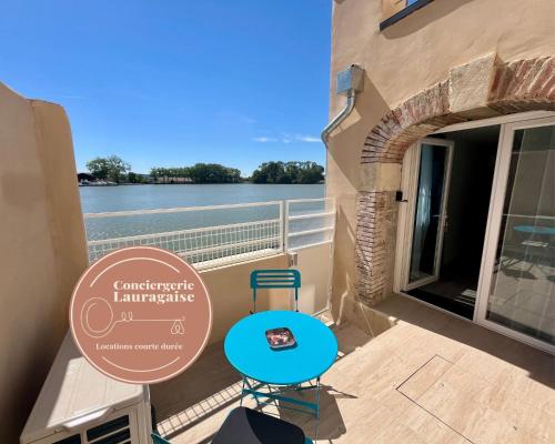 La Passerelle Climatise Avec Patio Vue Canal du Midi — hotel in Castelnaudary