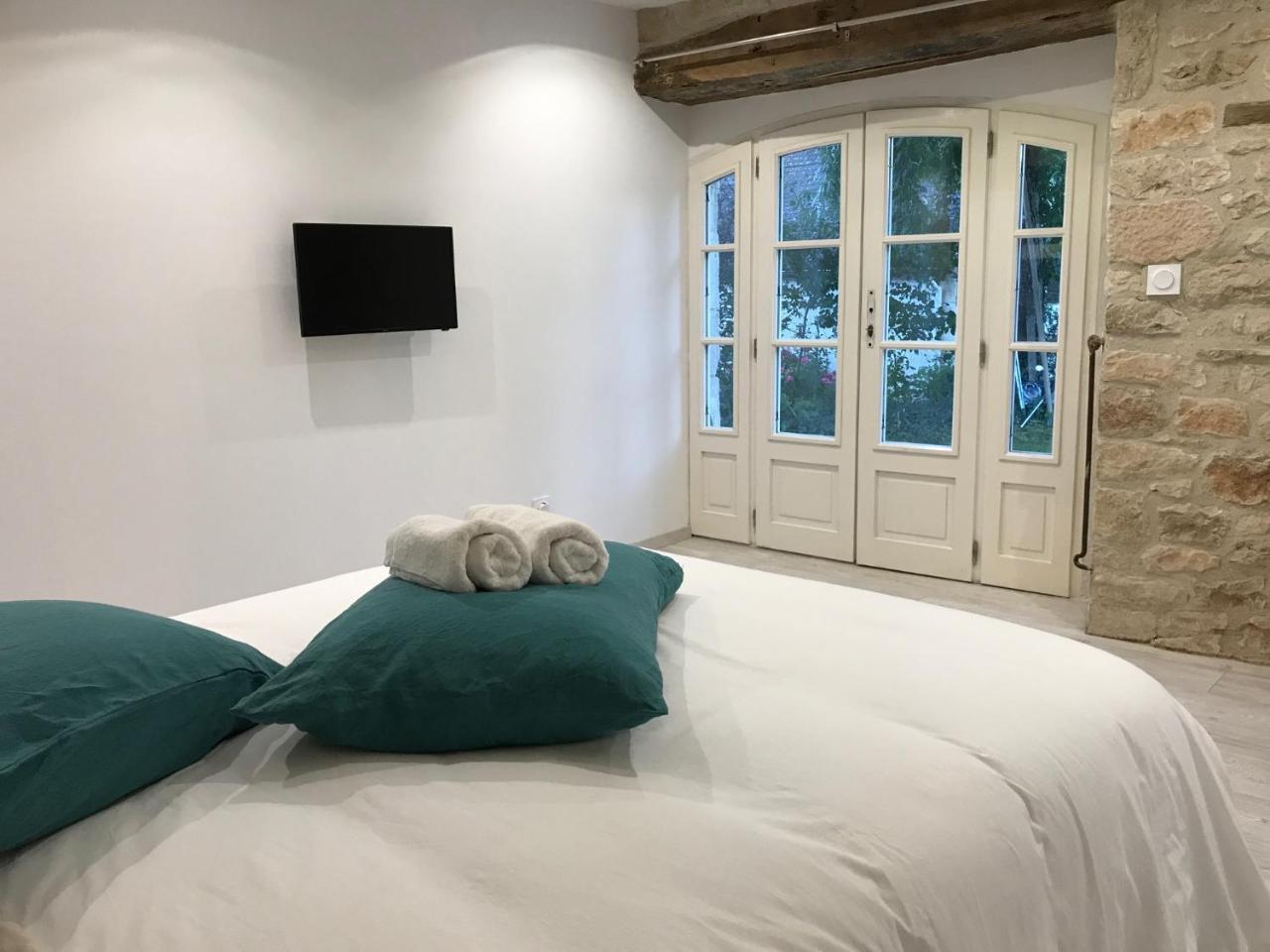 Les Mandarins - carbon neutral hotel in Martel