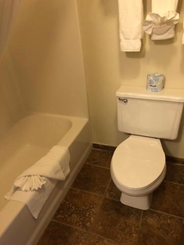 Kings Inn Cody - photo 22