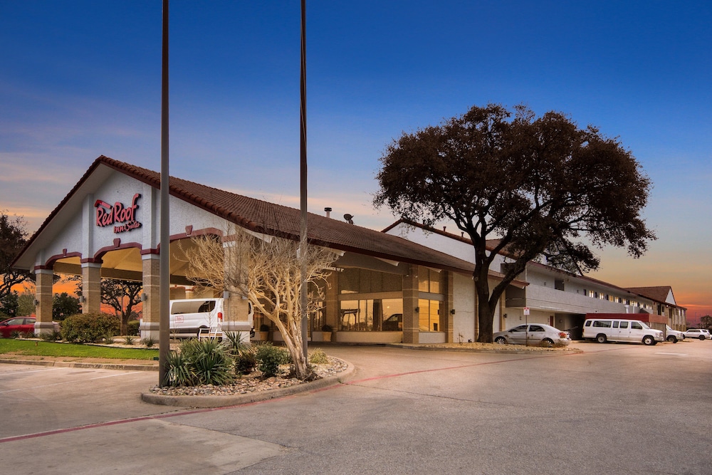 Red Roof Inn & Suites Irving DFW Airport South - photo 48