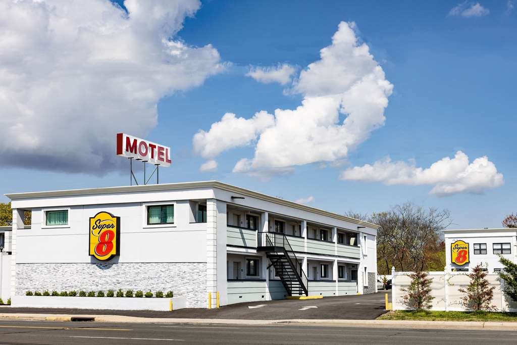 Super 8 by Wyndham Lindenhurst pet-friendly hotel Lindenhurst