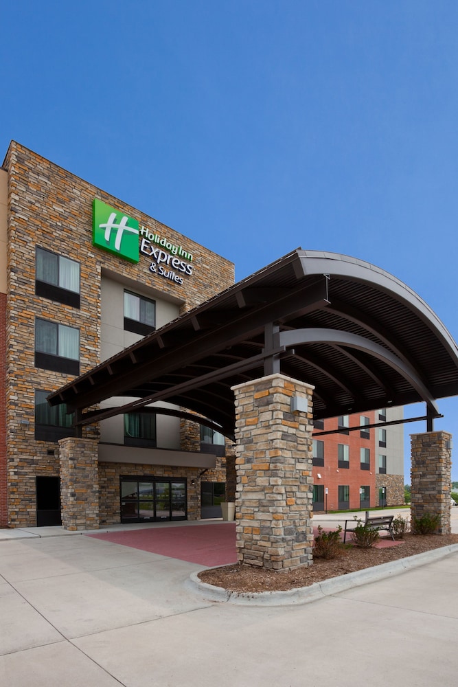 Holiday Inn Express & Suites Davenport by IHG - photo 44