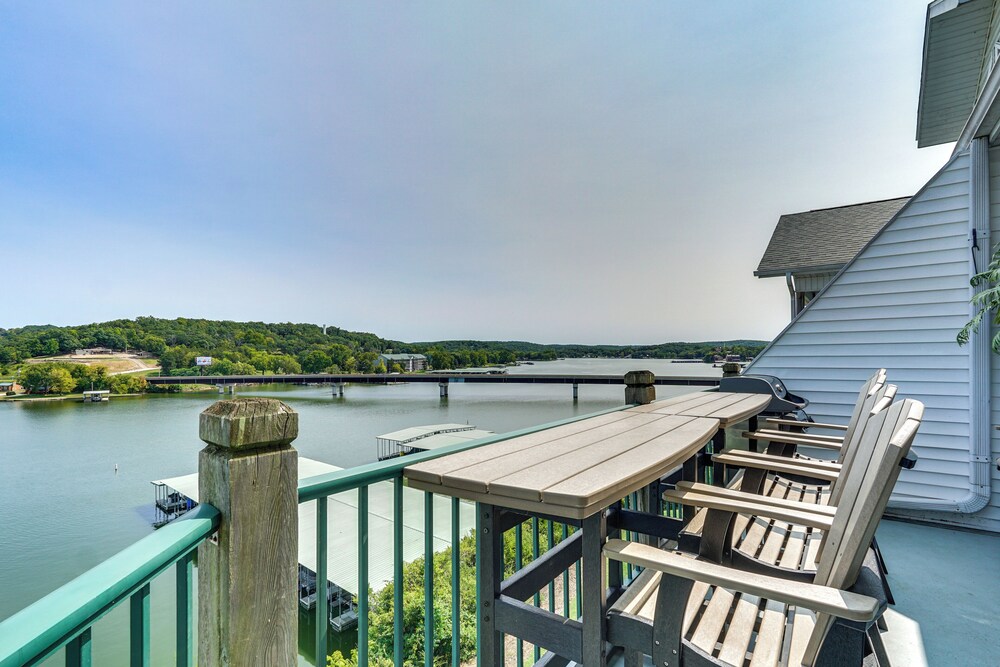 Lakefront Camdenton Condo Near Ha Ha Tonka — 4-Star Luxury Hotel in Camdenton, United States