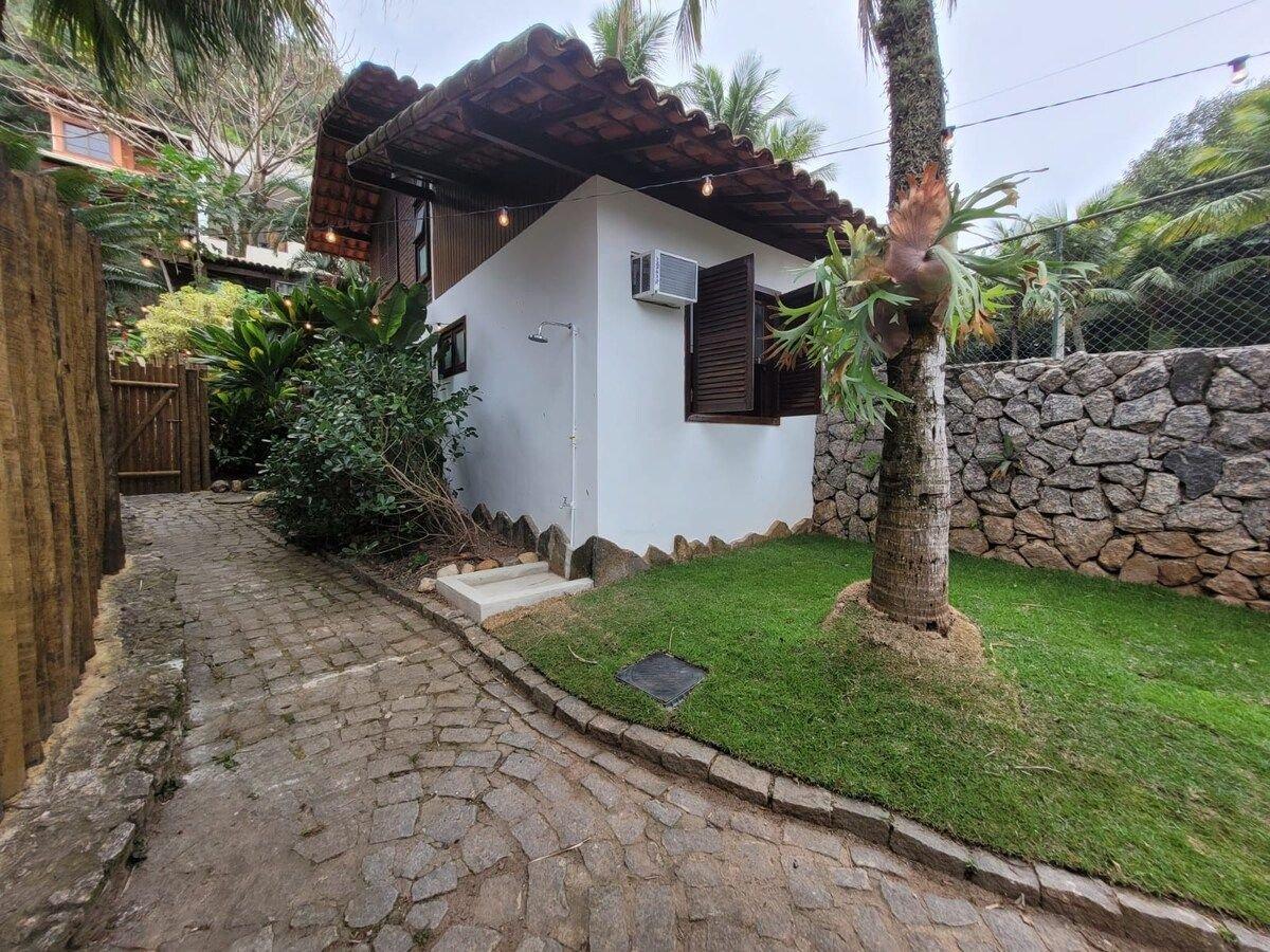 Recanto Itacoatiara 30 metros da prainha de Itacoa in Niteroi, Brasil